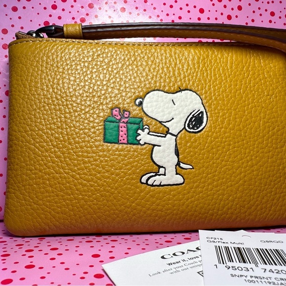 Coach Snoopy Present Leather Corner Zip Wristlet NWT - Picture 1 of 9